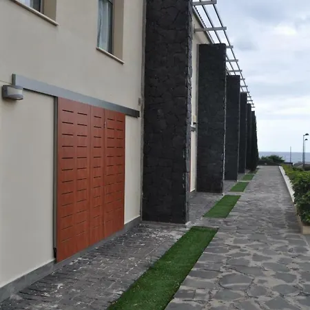 Sun Bay Close To The Beach And Golf וילה